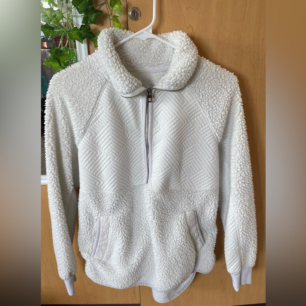 sweatshirt/quarter zip/sweater